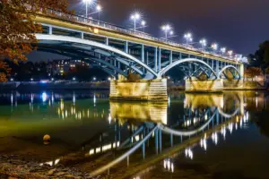Wettsteinbrücke in Basel bei Nacht