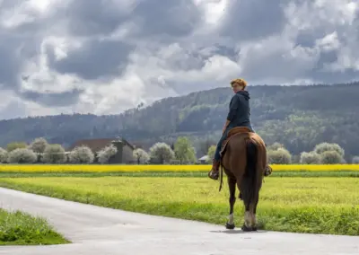 Simone mit Hicks am reiten
