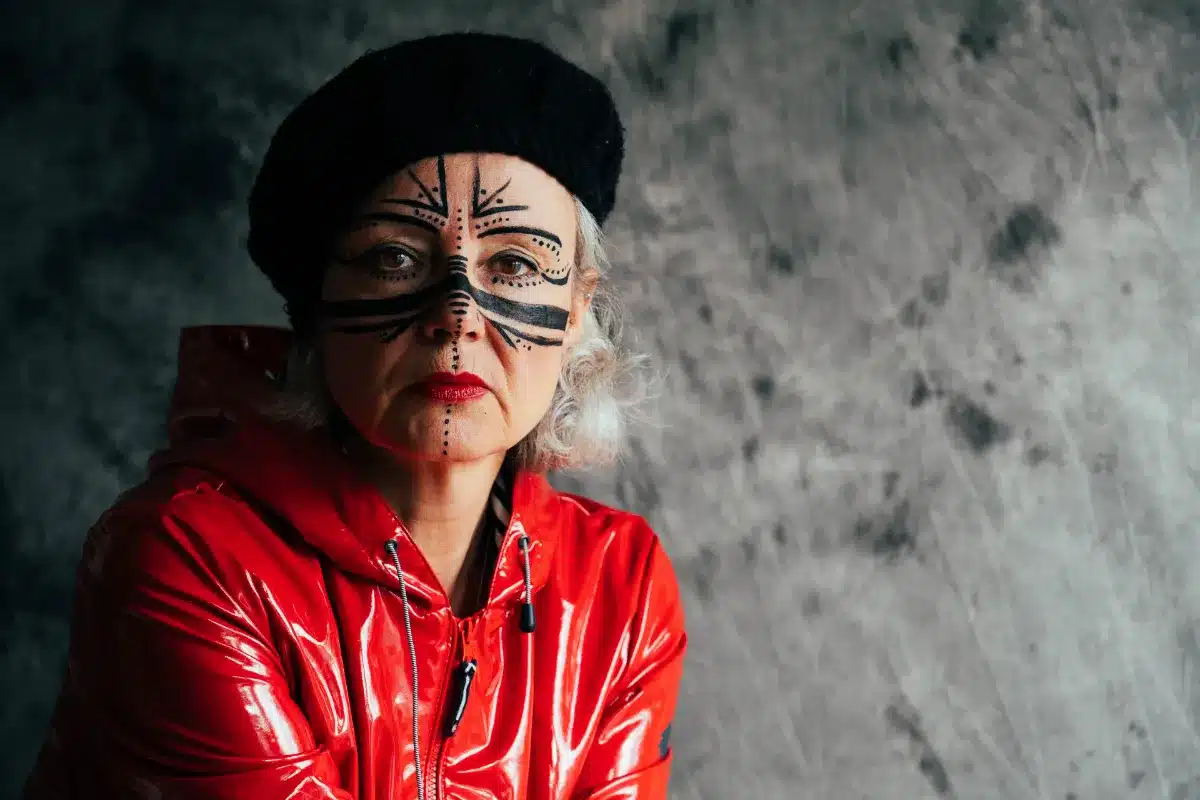 Sylvia mit Kriegsbemalung