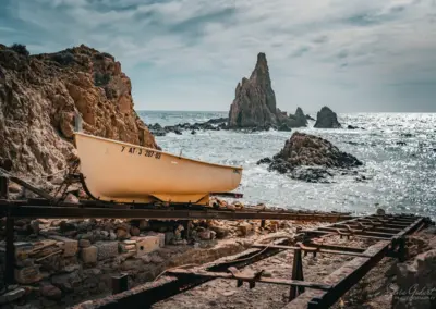 Cabo de Gata Felsen mti Boot