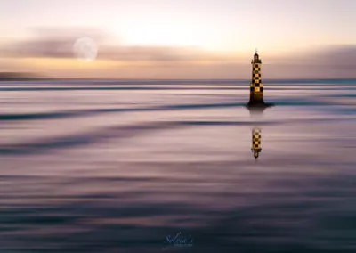 Special Edition Leuchtturm im Wasser mit Vollmond