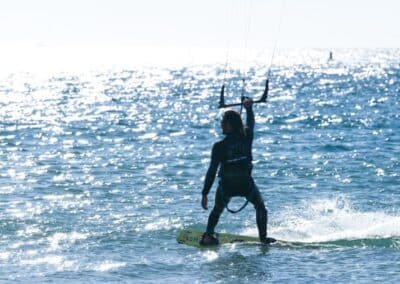Surfer von hinten